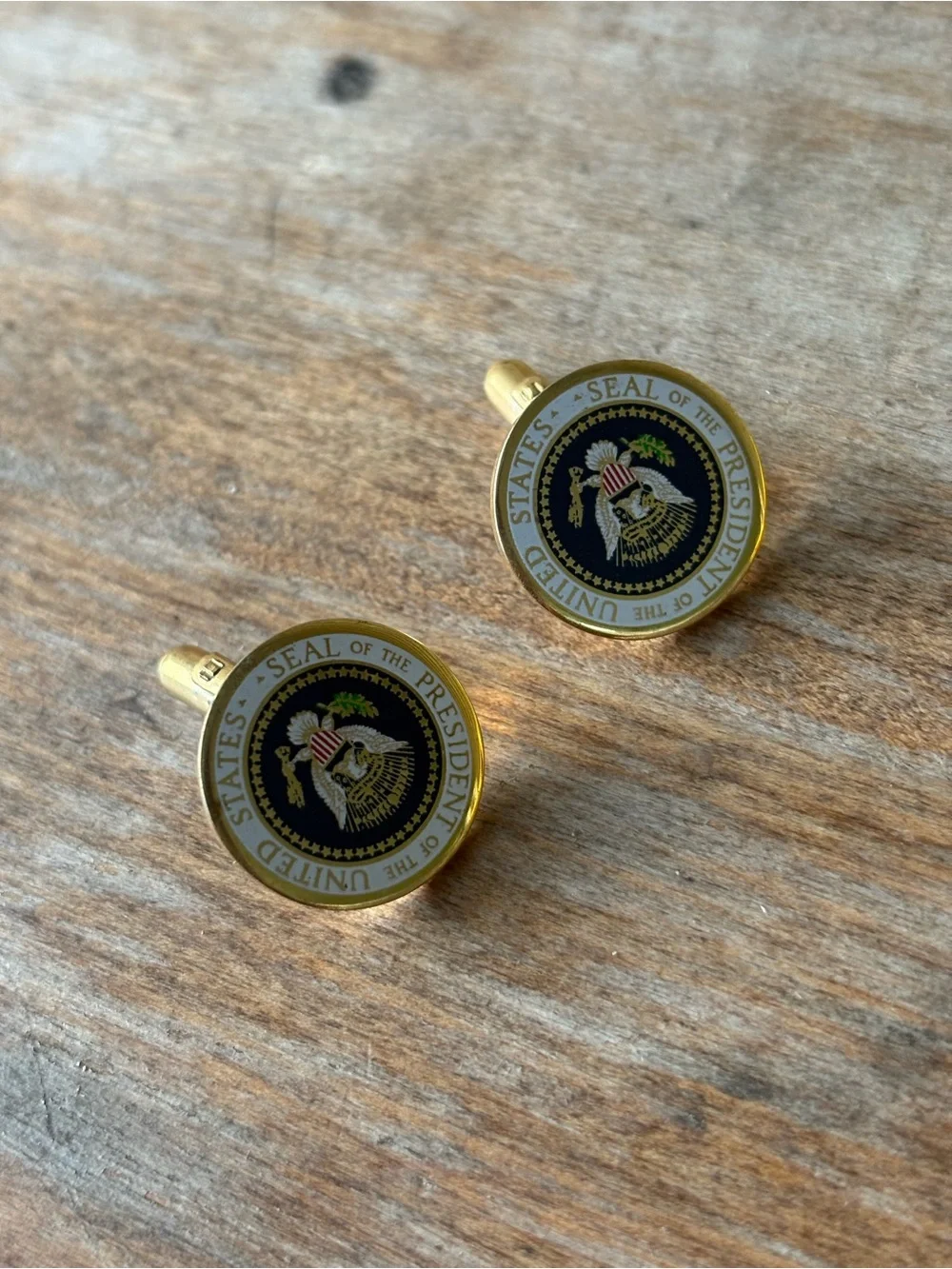 Gold-toned cufflinks feature a full-color enamel Presidential Seal.